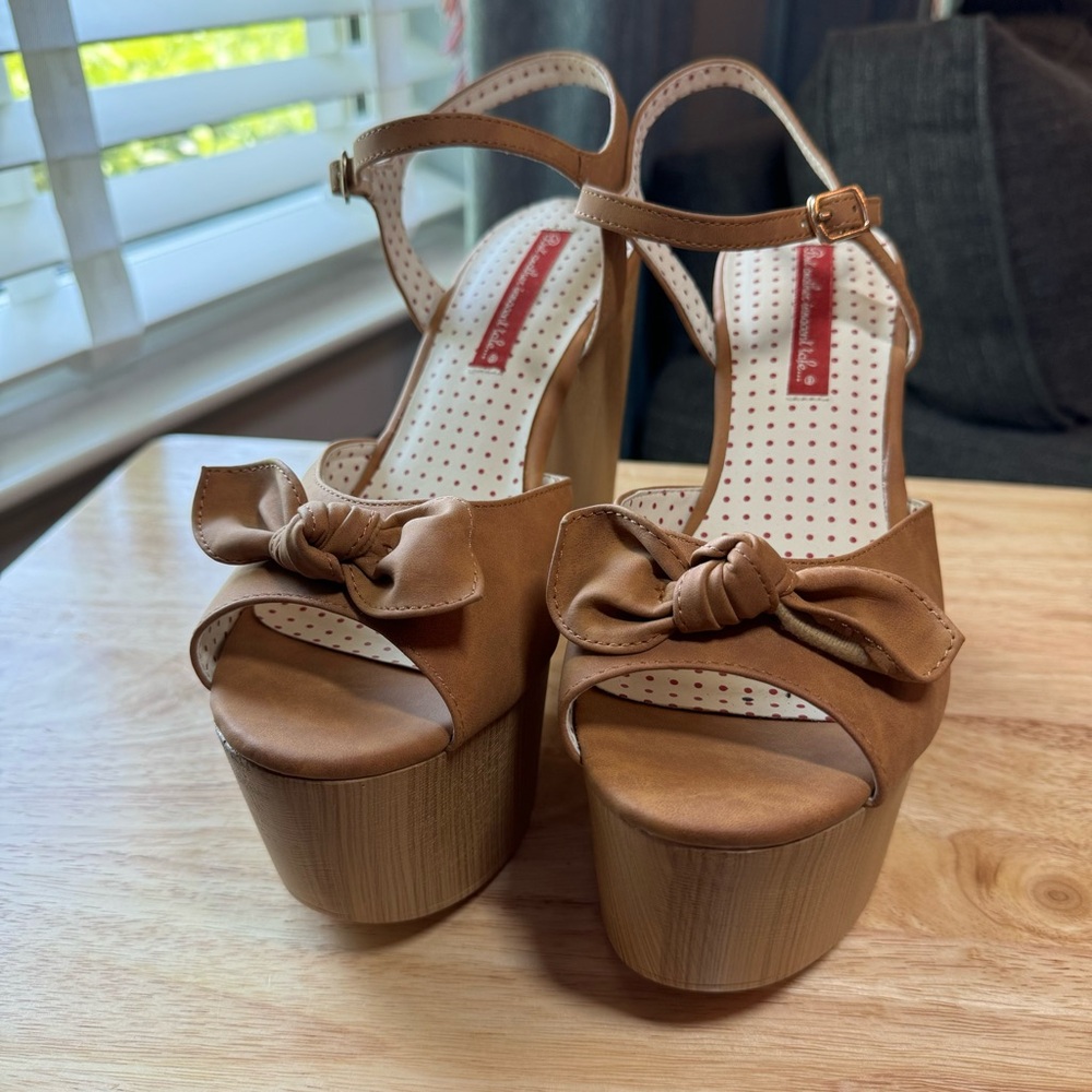 B.A.I.T Tan Suede-Like Wooden Platform Wedge with Bows - Picture 2 of 8
